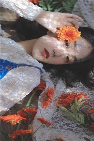 我跟闺蜜被杀后脱离世界回家，亲人们却疯了最完整版
