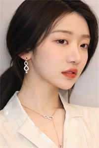 我跟闺蜜被杀后脱离世界回家，亲人们却疯了全文免费