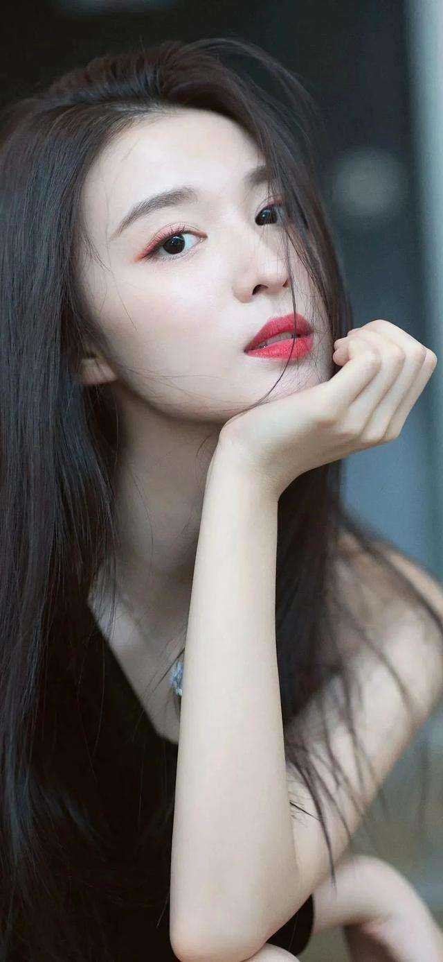 我跟闺蜜被杀后脱离世界回家，亲人们却疯了全文