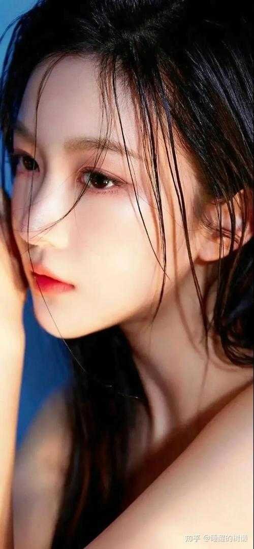 新婚闹剧后，我成了前未婚夫的娘异常火爆