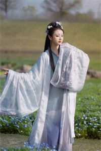 细雨洇湿青衫短篇