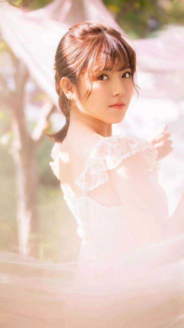 金丝雀飞走后，冷情霸总变疯批畅销巨著